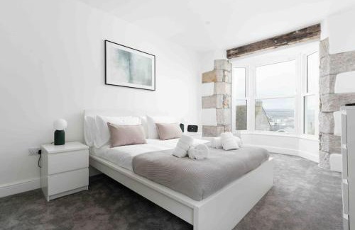 Chysauster Apartment | 3 Bed, sea views, central Penzance,newly renovated