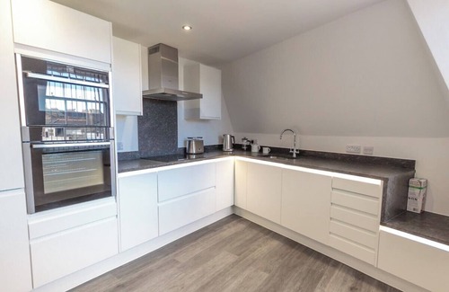 Plymouth House | 3 Bed - The Regency Suite by Pureserviced