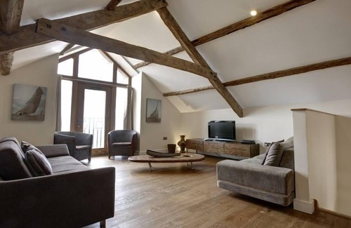 Pistyll House | 3 Bed - The Threshing Barn