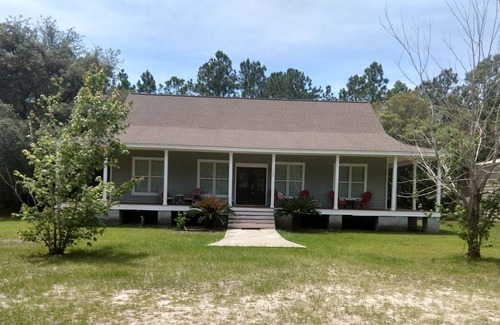 Shellman Bluff House | 3 bedrm, 2 bath, near Sapelo Hammock Golf Course open LR/ Kitchen area open.