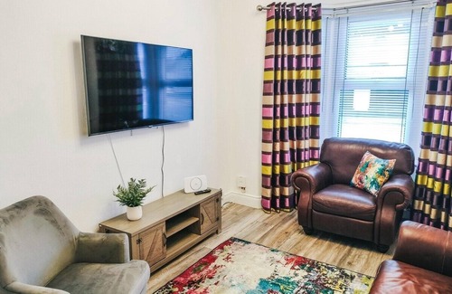 Lisburn House | 3 Bedroom House, 16 minutes to Belfast + Parking
