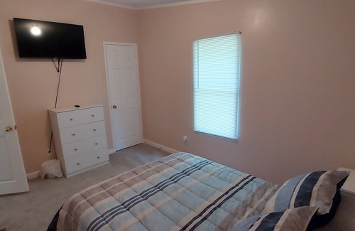 Elberta House | 3 bedroom, 2 bath mobile home in peaceful neighborhood.