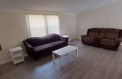 Elberta House | 3 bedroom, 2 bath mobile home in peaceful neighborhood.