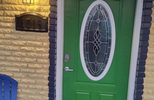 Saint Claude House | 3 bedroom 2 bath Musicians Village Flat