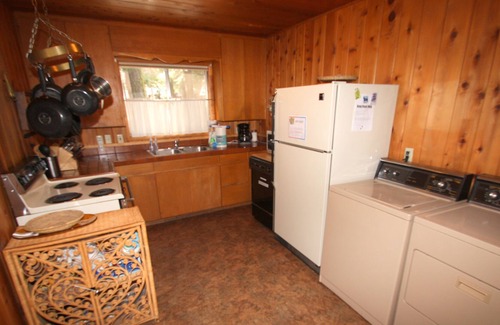 Donner Lake Woods Cabin | 3 bedroom, 2 bath, sleeps 8. Donner Lakefront with private dock DLR#009