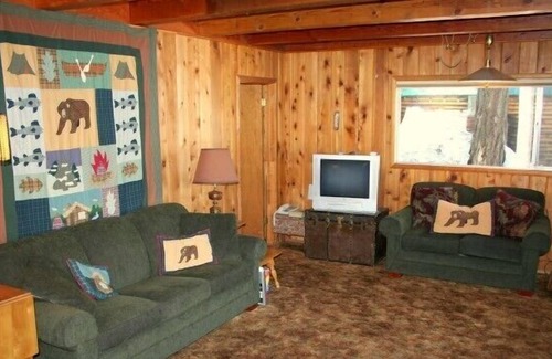 Donner Lake Woods Cabin | 3 bedroom, 2 bath, sleeps 8. Donner Lakefront with private dock DLR#009