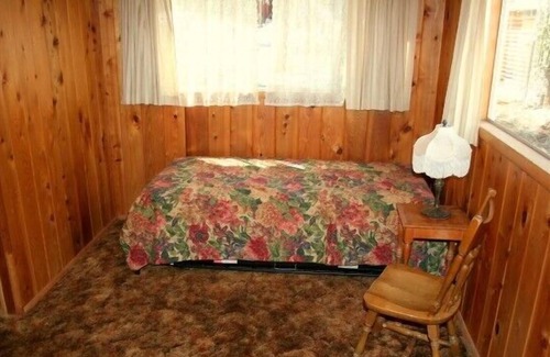 Donner Lake Woods Cabin | 3 bedroom, 2 bath, sleeps 8. Donner Lakefront with private dock DLR#009