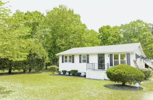 Harbinger House | 3 bedroom 2 bath Vacation Home near beach
