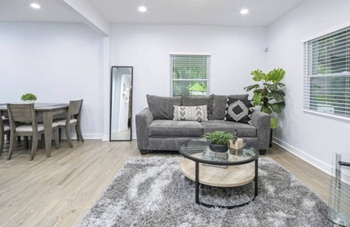Browns Mill Park House | 3 bedroom, 2 bathroom cozy home away from home.