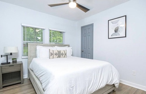 Browns Mill Park House | 3 bedroom, 2 bathroom cozy home away from home.