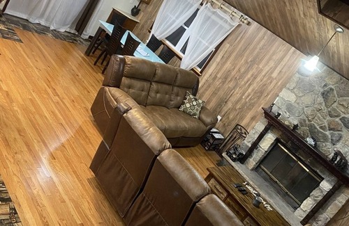 Tunkhannock Township Cottage | 3 bedroom 2 full bathroom cottage by the lake