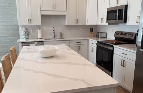 University Hills House | 3 Bedroom 3.5 Bath brand new condo! Less than 2 miles from The Grove and Square.