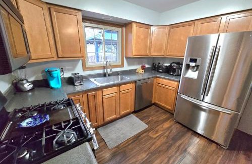 Fox Valley House | 3 bedroom 3 bath lovely home in Aurora IL