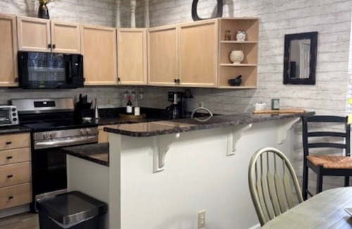 Greenacres House | 3-bedroom/3 Bath townhome in charming Wilmington. Quiet, Family and Dog Friendly