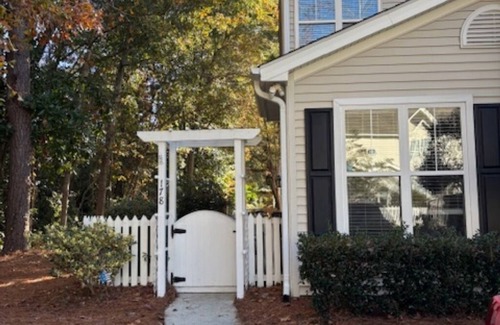Greenacres House | 3-bedroom/3 Bath townhome in charming Wilmington. Quiet, Family and Dog Friendly