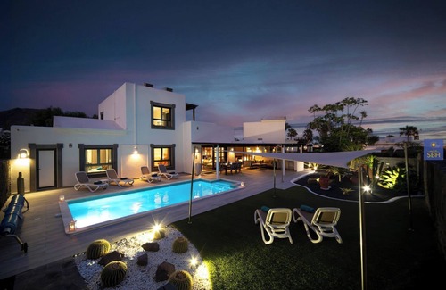 Playa Blanca Villa | 3 bedroom 3 bathroom, Beautiful property with Hot Tub and Air Conditioning