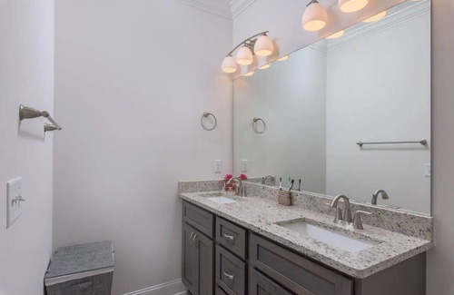 Chattanooga House | 3 Bedroom 3 Bathroom Furnished Townhome | Southside Historic District PARK AVE