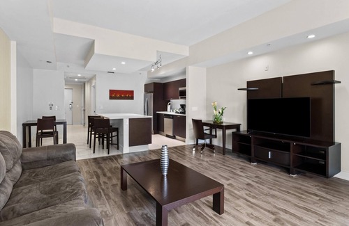 Ludlam Condo | 3 Bedroom/4 Bath Townhouse, Pool, Parking, & More!