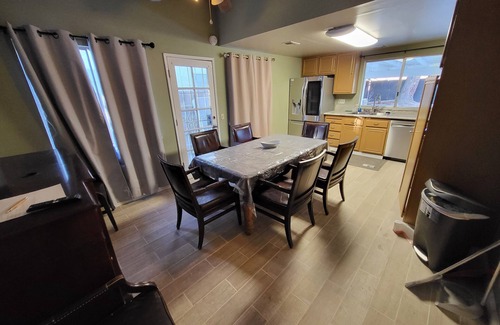 Lancaster House | 3-bedroom 6 queen beds in Lancaster