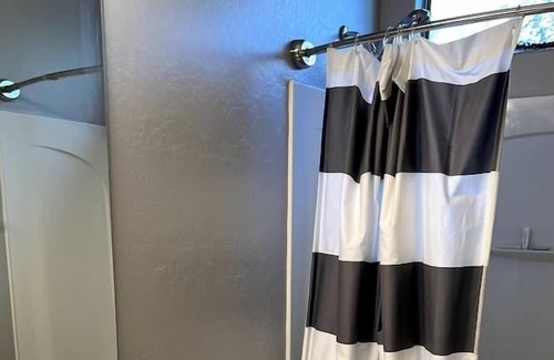 South Mountain Apartment | 3 Bedroom 668594 by Houzlet