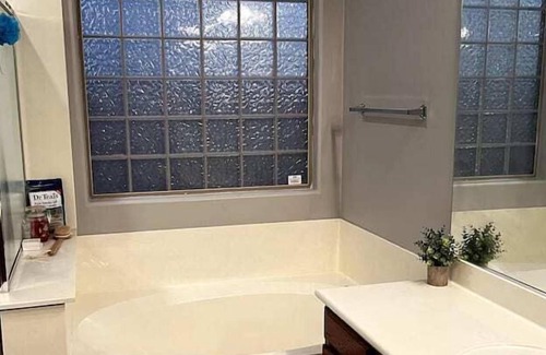 South Mountain Apartment | 3 Bedroom 668594 by Houzlet