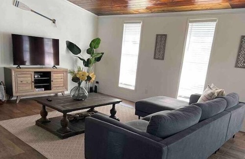 Highpoint Apartment | 3 Bedroom 698711 by Houzlet