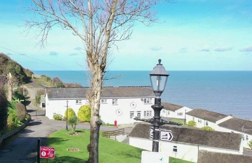 Aberaeron Ski Chalet | 3 bedroom accommodation in Gilfach-Yr-Halen
