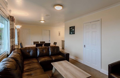 Aberaeron Ski Chalet | 3 bedroom accommodation in Gilfach-Yr-Halen