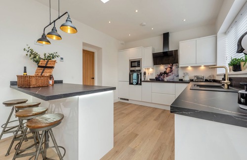 Haverfordwest Cottage | 3 bedroom accommodation in Square and Compass, near Haverfordwest