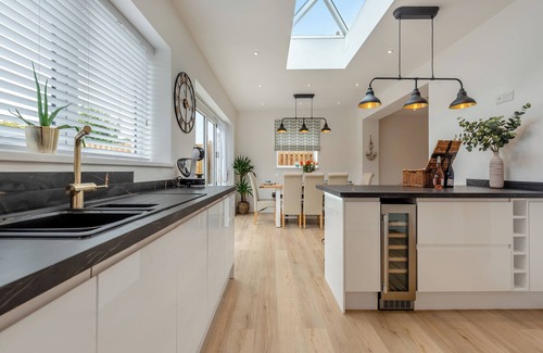 Haverfordwest Cottage | 3 bedroom accommodation in Square and Compass, near Haverfordwest