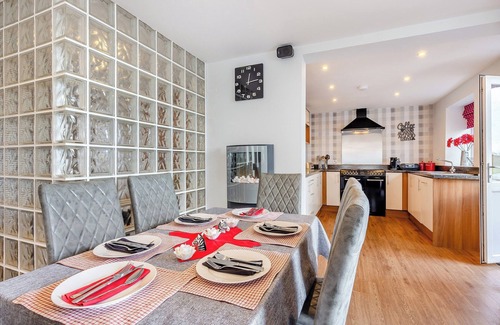 Tyn-y-Gongl Cottage | 3 bedroom accommodation in Tyn Y Gongl, near Benllech