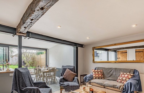 Twyford Cabin | 3 bedroom accommodation in Twyford