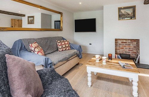 Twyford Cabin | 3 bedroom accommodation in Twyford