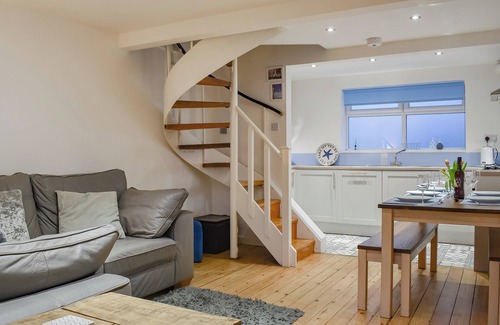 West Cliff Cottage | 3 bedroom accommodation in Whitby