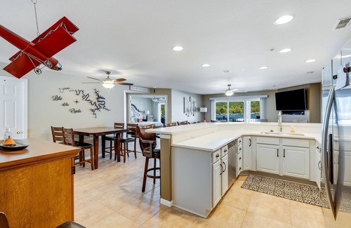 Camdenton Condo | 3 Bedroom - All King Beds - Executive Lakefront, 12'x32' boat slip available