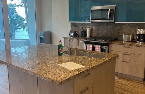 Boca de Tomatlan Apartment | 3-bedroom apartment in lovely Boca de Tomatlán with WiFi, AC