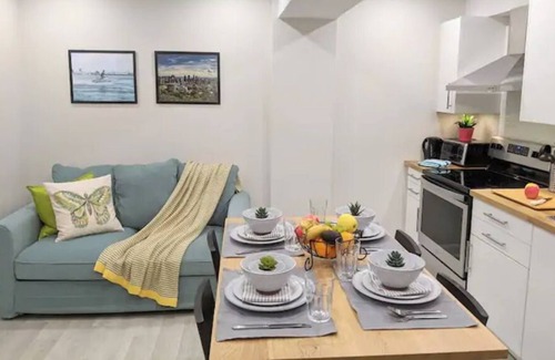Cote-Saint-Luc Apartment | 3 bedroom Apartment - Recently Renovated!