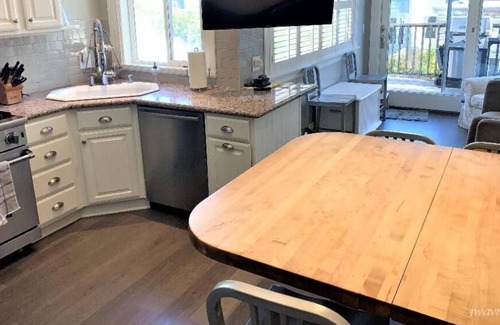Noe Valley Apartment | 3 Bedroom Apartment L-445465 by Houzlet