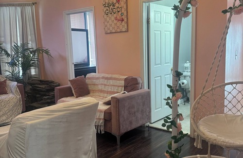 Newark Apartment | 3-bedroom apartment in delightful Newark with AC
