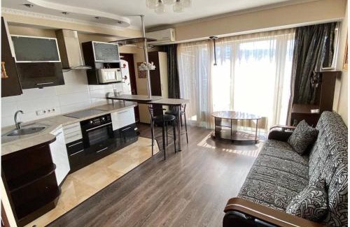 Dnipro Apartment | 3-bedroom apartment Most City area
