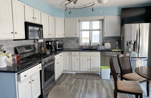 Atlantic City House | 3 bedroom Atlantic City House Steps from Boardwalk, beach, shopping , nightlife.