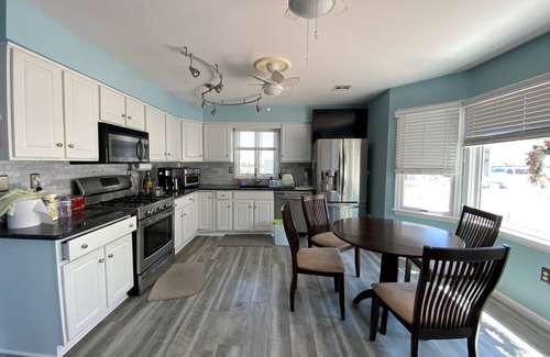Atlantic City House | 3 bedroom Atlantic City House Steps from Boardwalk, beach, shopping , nightlife.