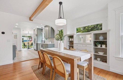 Collins View House | 3 Bedroom - Beautifully Remodeled Bungalow - Extended Stays