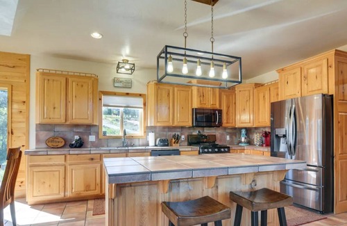 Long Valley Junction Cabin | 3-bedroom Cabin Duck Creek, Trailer Parking, AC, Car Charger