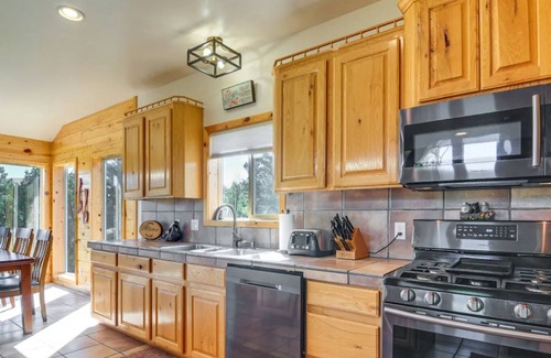 Long Valley Junction Cabin | 3-bedroom Cabin Duck Creek, Trailer Parking, AC, Car Charger