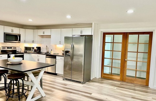 Lillian Cabin | 3-bedroom cabin in enchanting Lillian with WiFi, AC