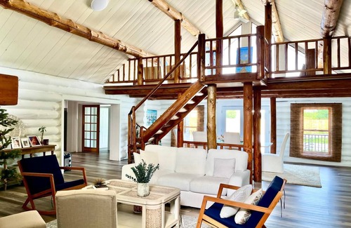 Lillian Cabin | 3-bedroom cabin in enchanting Lillian with WiFi, AC