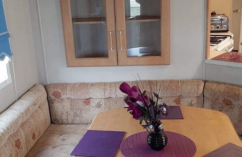 Clacton-on-Sea House | 3 bedroom caravan (sleeps up to 8 people)