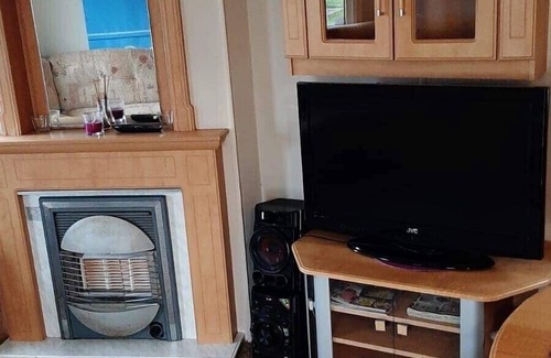 Clacton-on-Sea House | 3 bedroom caravan (sleeps up to 8 people)