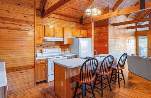 Byrdstown Cabin | 3 Bedroom Chalet lakeside to Dale Hollow Lake #1